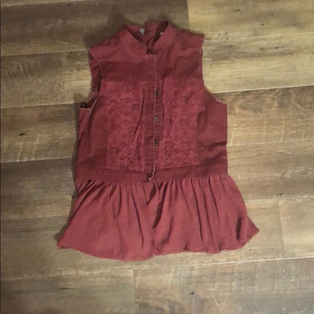 BKE Boutique Red Vest Size Small